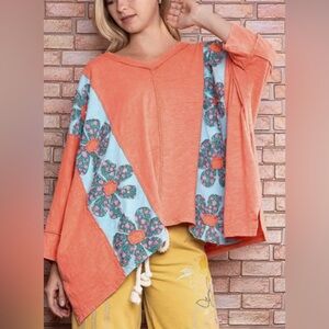 NWT BlueVelvet Color Block Panel Top with Flower Patches in Coral Sz XL